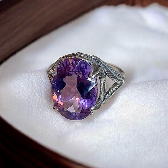 Estate 6ct Color-Changing Amethyst Sterling Silver Ring (8) - Picture 2 of 7